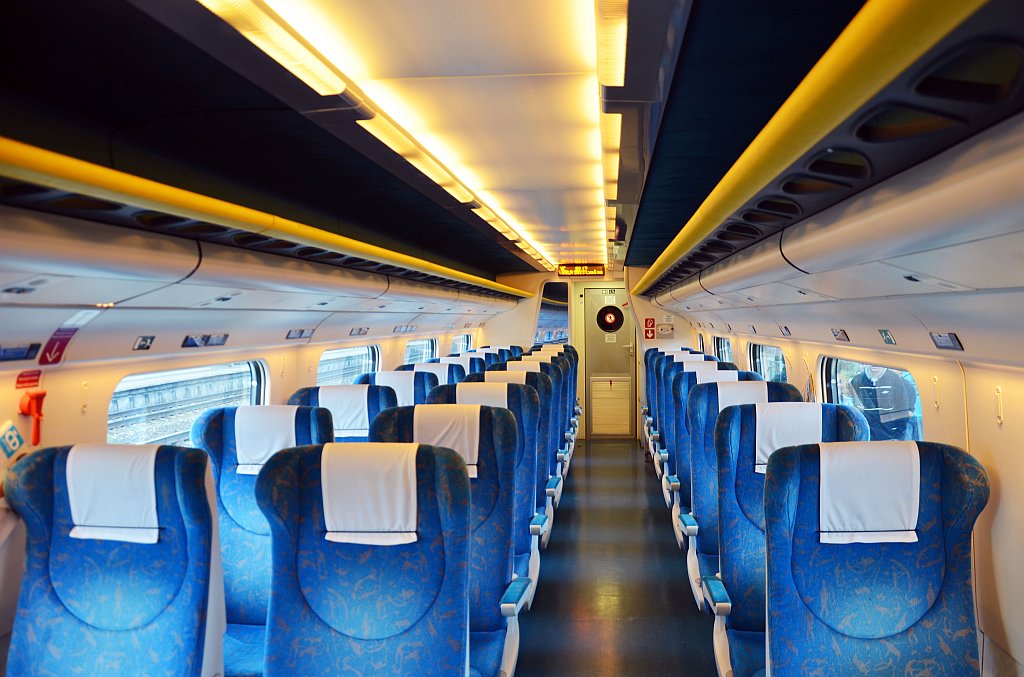 Vůz 2. třídy s leteckým uspořádáním interiéru